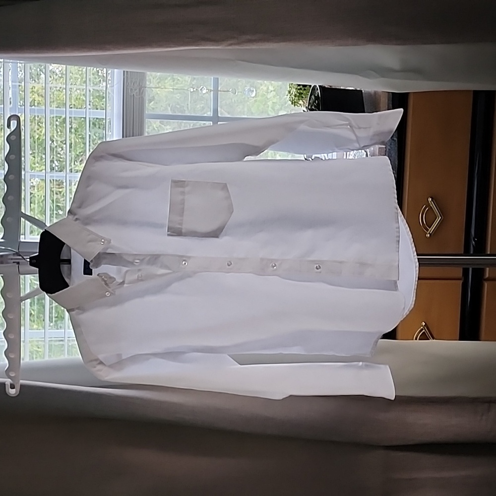 In Design boys wear white collared long sleeve shirt sz L